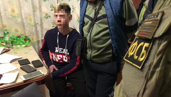 ФСБ РФ задержала подростков, готовивших теракты в Крыму - Sputnik Узбекистан