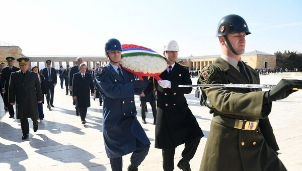 Prezident Shavkat Mirziyoyev posetil memorialnыy kompleks Anыtkabir v Ankare - Sputnik Oʻzbekiston