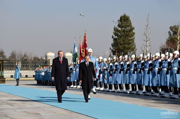 В президентском дворце в Анкаре состоялась церемония официальной встречи Президента Республики Узбекистан.  - Sputnik Узбекистан
