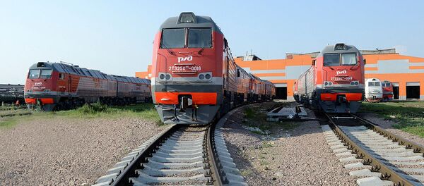 Тепловоз 2ТЭ25КМ Тепловоз 2ТЭ25КМ - Sputnik Узбекистан