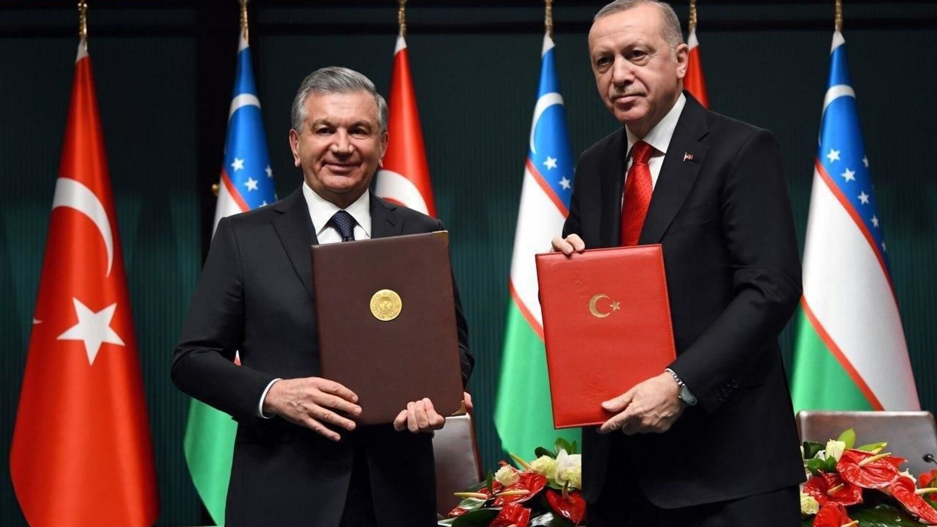 Shavkat Mirziyoyev i Redjep Erdogan podpisali rad sovmestnix dokumentov - Sputnik O‘zbekiston, 1920, 14.02.2022