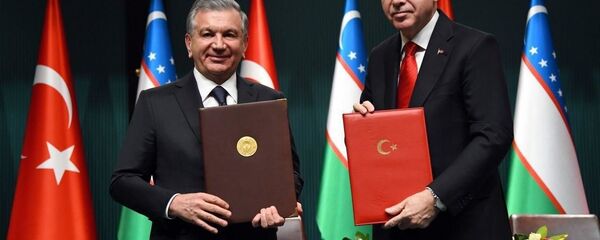 Шавкат Мирзиёев и Реджеп Эрдоган подписали ряд совместных документов Шавкат Мирзиёев и Реджеп Эрдоган подписали ряд совместных документов - Sputnik Ўзбекистон