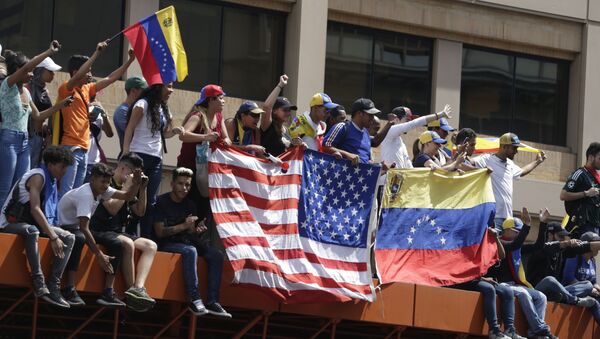 Protivniki pravitelstva Nikolasa Maduro vo vremya mitinga v Karakase - Sputnik Oʻzbekiston
