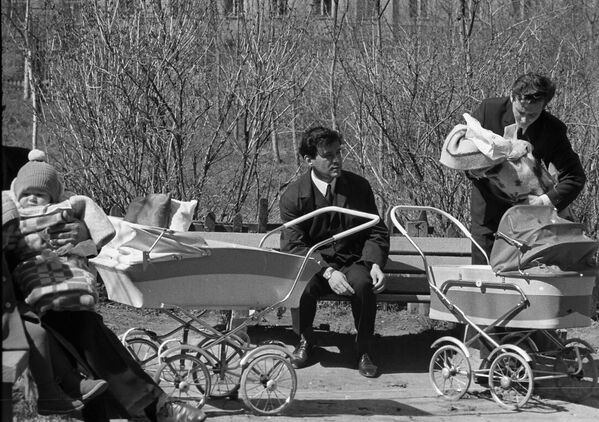 Moskva bahor, baxtli otalar. 1969 yil. - Sputnik Oʻzbekiston