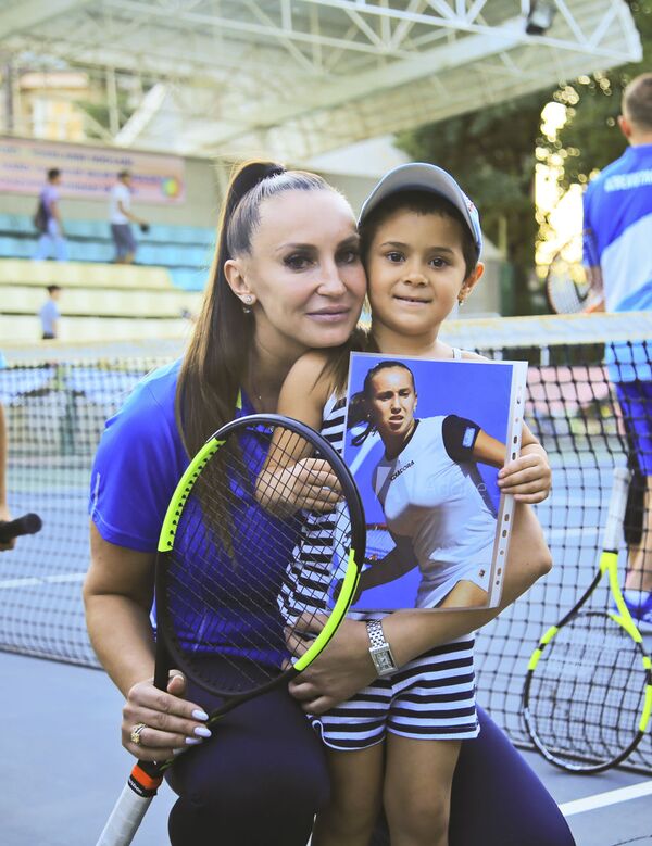 Ирода Туляганова: с корта — в кабинет, или Зачем теннисисту смартфон - Sputnik Узбекистан