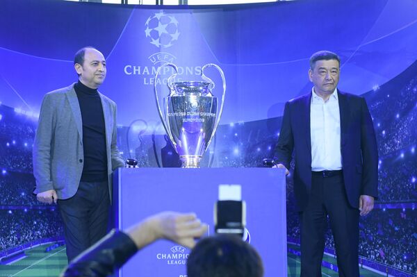 Хотя бы взглянуть: в Узбекистан привезли недосягаемый спортивный трофей - Sputnik Узбекистан