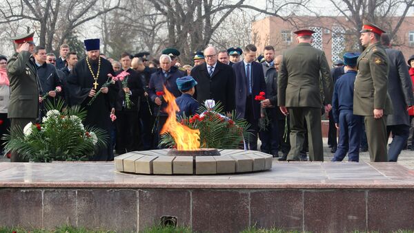 В Узбекистане прошла патриотическая акция в честь Дня защитника Отечества - Sputnik Узбекистан