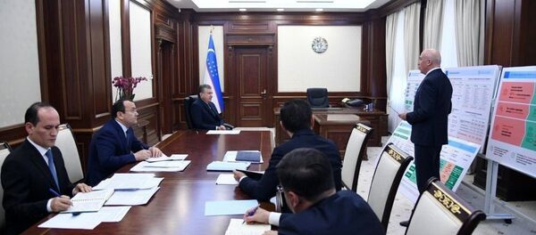 Шавкат Мирзиёев провел совещание по очередным важным задачам в сфере развития системы здравоохранения, повышения качества медицинского обслуживания. Шавкат Мирзиёев провел совещание по очередным важным задачам в сфере развития системы здравоохранения, повышения качества медицинского обслуживания. - Sputnik Ўзбекистон