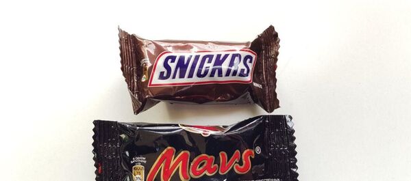 Подделки известных батончиков Snickers и Mars - Sputnik Узбекистан