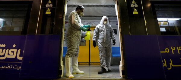 Дезинфекция поезда в метро в Тегеране Дезинфекция поезда в метро в Тегеране - Sputnik Узбекистан