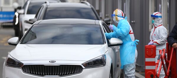 Медицинские работники осматривают водителей в Тэгу - Sputnik Ўзбекистон