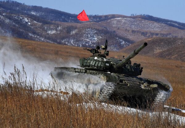 Т-72 танки АрМИ-2020 мусобақаси танк биатлонида. - Sputnik Ўзбекистон