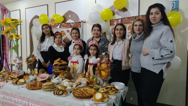 В Бухаре с размахом встретили русскую Масленицу - Sputnik Узбекистан