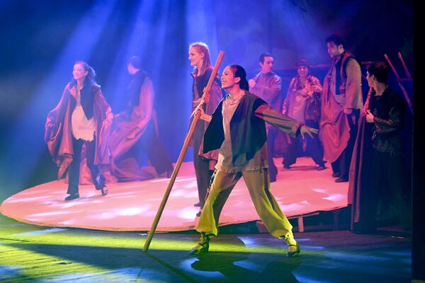 Увидеть мир ушами: в Ташкенте показали уникальный спектакль для незрячих Увидеть мир ушами: в Ташкенте показали уникальный спектакль для незрячих - Sputnik Узбекистан