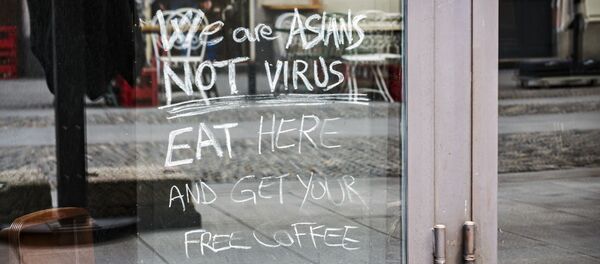 Vitrina kitayskogo kafe na odnoy iz ulis Milana Vitrina kitayskogo kafe na odnoy iz ulis Milana - Sputnik O‘zbekiston