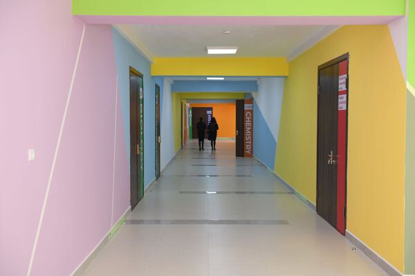 2 марта в Сергелийском районе города Ташкента прошла церемония открытия 2 новых общеобразовательных школ - Sputnik Узбекистан