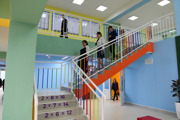 2 марта в Сергелийском районе города Ташкента прошла церемония открытия 2 новых общеобразовательных школ - Sputnik Узбекистан