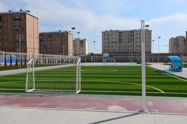 Футбольное поле одной из школ - Sputnik Узбекистан