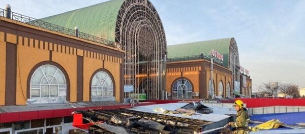 На рынке Куйлюк произошел пожар в месте, где готовили курицу и пирожки На рынке Куйлюк произошел пожар в месте, где готовили курицу и пирожки - Sputnik Ўзбекистон