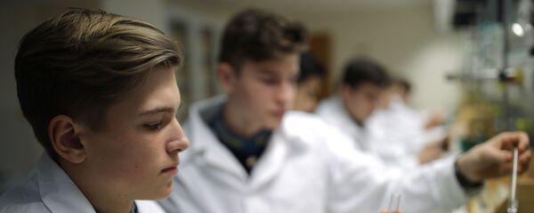 Урок химии - Sputnik Узбекистан