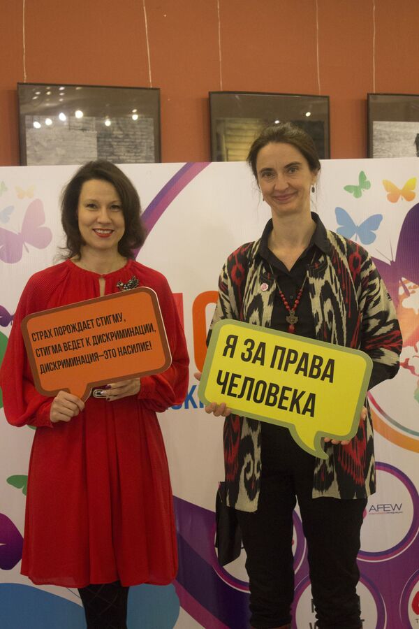 Преследовать вирус, а не людей: как женщины с ВИЧ пытаются быть счастливыми Преследовать вирус, а не людей: как женщины с ВИЧ пытаются быть счастливыми - Sputnik Узбекистан