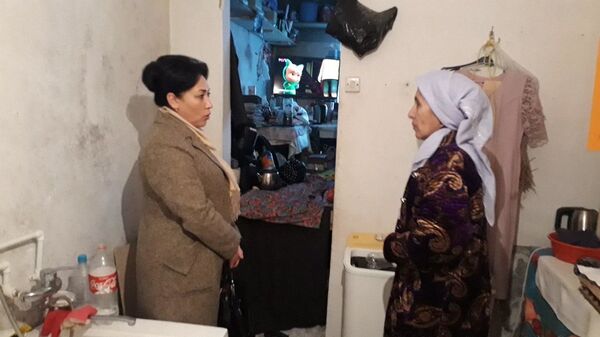 В Джизаке мальчик попросил защитить его бабушку, которую обманули в хокимияте В Джизаке мальчик попросил защитить его бабушку, которую обманули в хокимияте - Sputnik Узбекистан