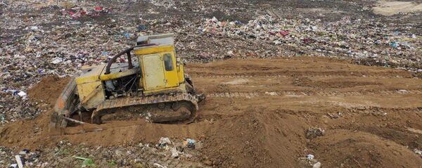 Полигон ТБО в Ташкентской области Полигон ТБО в Ташкентской области - Sputnik Ўзбекистон