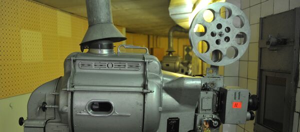 Кинопроектор в аппаратной - Sputnik Узбекистан