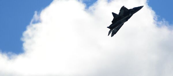 Самолет Т-50 во время выступления - Sputnik Узбекистан