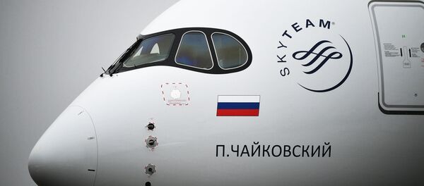 Дальнемагистральный широкофюзеляжный пассажирский самолет Airbus A350-900 авиакомпании Аэрофлот в международном аэропорту Шереметьево Дальнемагистральный широкофюзеляжный пассажирский самолет Airbus A350-900 авиакомпании Аэрофлот в международном аэропорту Шереметьево - Sputnik Ўзбекистон