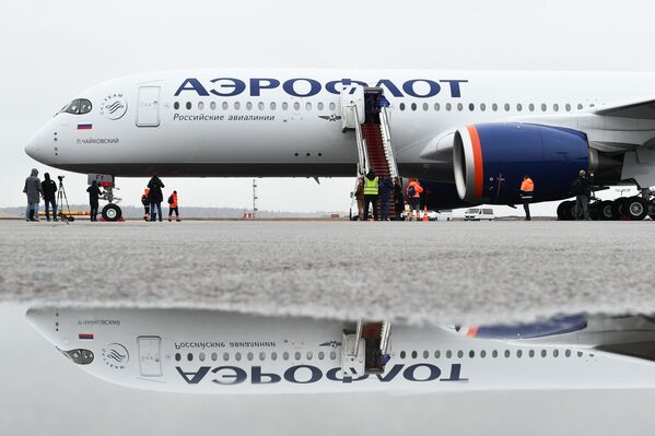 Dalnemagistralniy shirokofuzelyajniy passajirskiy samolet Airbus A350-900 aviakompanii Aeroflot - Sputnik O‘zbekiston