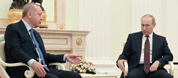 Президент Турции Тайип Эрдоган беседует с президентом России Владимиром Путиным, встреча в Кремле. Президент Турции Тайип Эрдоган беседует с президентом России Владимиром Путиным, встреча в Кремле. - Sputnik Ўзбекистон