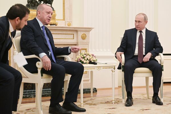 Проговорили три часа: Песков о встрече Путина и Эрдогана Проговорили три часа: Песков о встрече Путина и Эрдогана - Sputnik Узбекистан