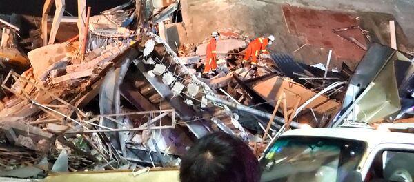 На месте обрушения отеля в Китае - Sputnik Узбекистан