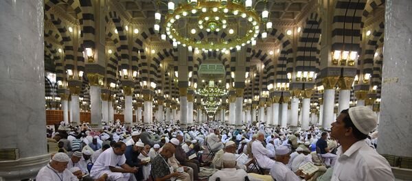 Паломники в городе Медина Паломники в городе Медина - Sputnik Узбекистан