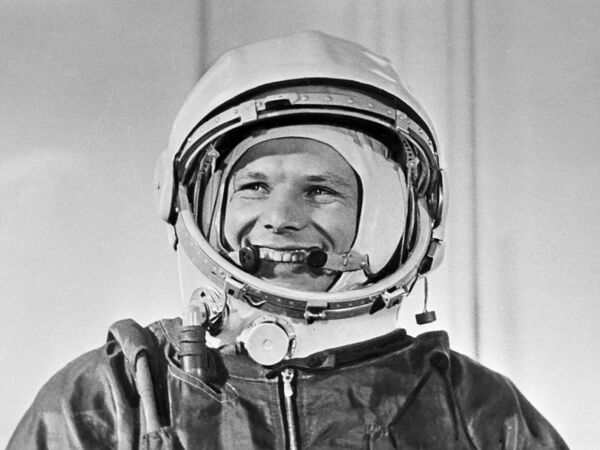 Юрий Гагарин: с улыбкой к звездам Юрий Гагарин: с улыбкой к звездам - Sputnik Узбекистан