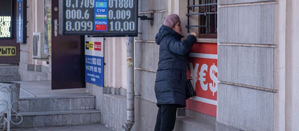 Tablo kursa dollara, yevro, rublya i tenge na obmennom buro v Bishkeke - Sputnik O‘zbekiston