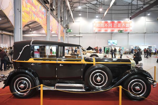 Автомобиль Isotta Fraschini Tipo 8A S Landaulet (1928) на открытии 29-й выставки старинных автомобилей Олдтаймер-Галерея - Sputnik Узбекистан