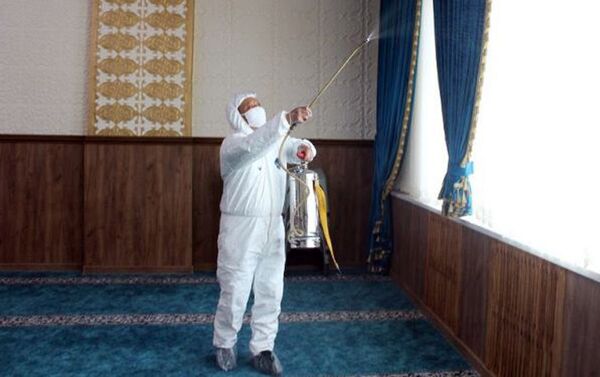 В мечетях Кыргызстана начали дезинфекцию из-за коронавируса - Sputnik Ўзбекистон