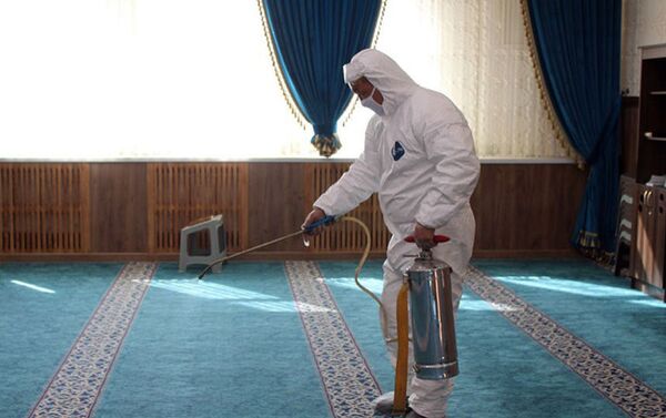 В мечетях Кыргызстана начали дезинфекцию из-за коронавируса - Sputnik Ўзбекистон
