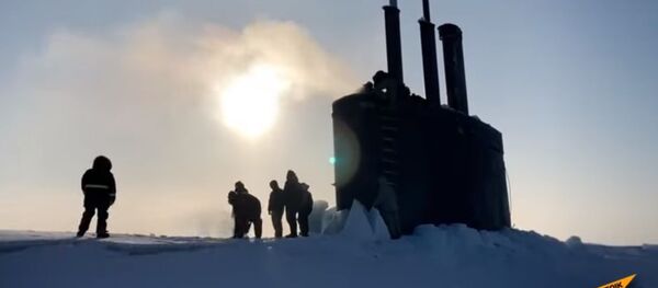 Американская подводная лодка всплыла рядом с российской базой в Арктике Американская подводная лодка всплыла рядом с российской базой в Арктике - Sputnik Ўзбекистон