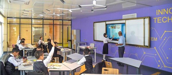 Наше счастье: Шавкат Мирзиёев пообщался с детьми Президентской школы в Хиве - Sputnik Ўзбекистон