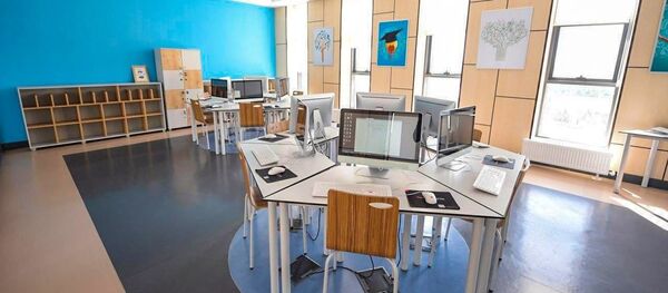 Наше счастье: Шавкат Мирзиёев пообщался с детьми Президентской школы в Хиве - Sputnik Ўзбекистон