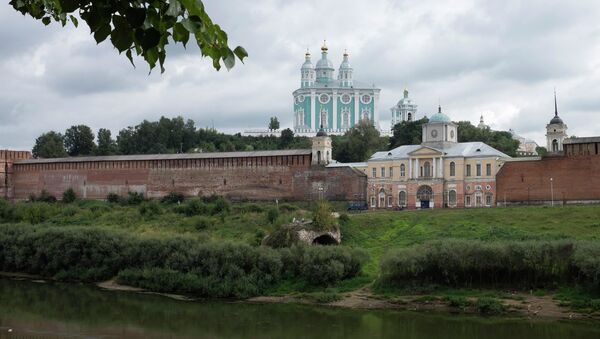 Вид на Соборную гору и крепостную стену Смоленска - Sputnik Ўзбекистон