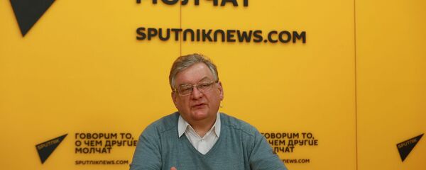 Доктор экономических наук, директор Института социально-экономических исследований Финансового университета при правительстве РФ Алексей Зубец - Sputnik Ўзбекистон