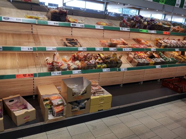 Пустой прилавок в супермаркете в Лурган, Ирландия - Sputnik Узбекистан