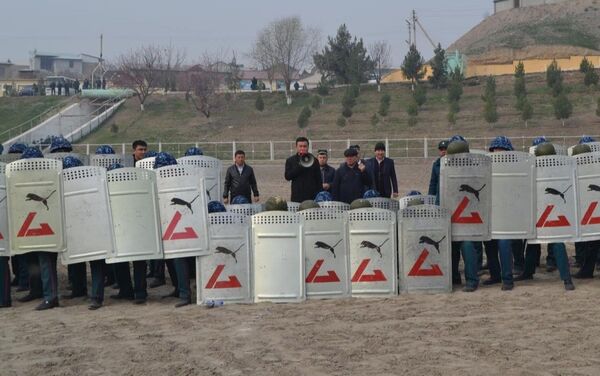 В Намангане прошли учения по предотвращению общественных беспорядков - Sputnik Узбекистан