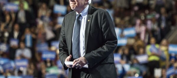 Бывший кандидат в президенты США, сенатор Берни Сандерс - Sputnik Узбекистан