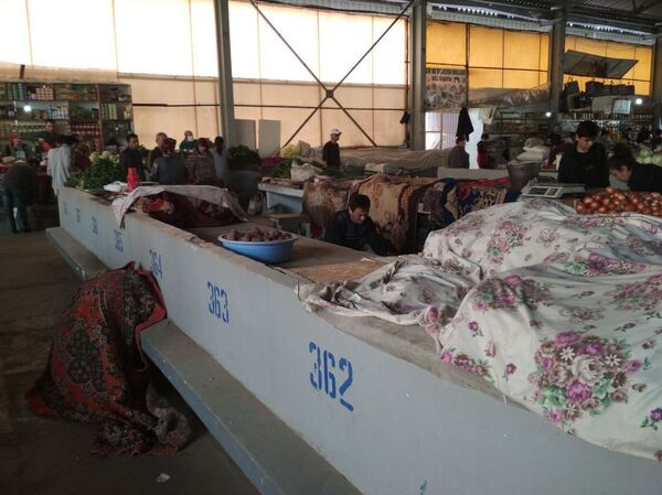 Глазами очевидца: обстановка на столичных рынках Глазами очевидца: обстановка на столичных рынках - Sputnik Узбекистан