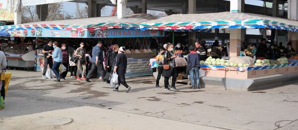 Lyudi na rinke v Tashkente vo vremya karantina iz-za COVID-19 - Sputnik O‘zbekiston